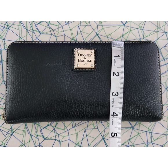 Dooney & Bourke Pebble Grain Leather Large Zip Around Wallet Clutch Black Read!! - Picture 6 of 7